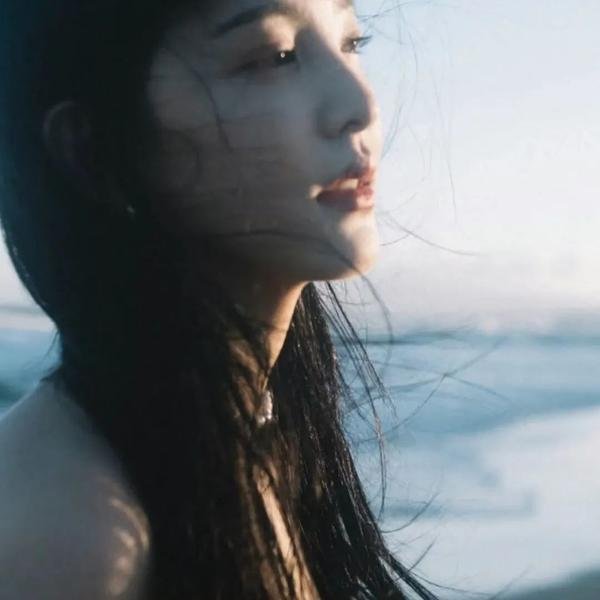 荒岛美女